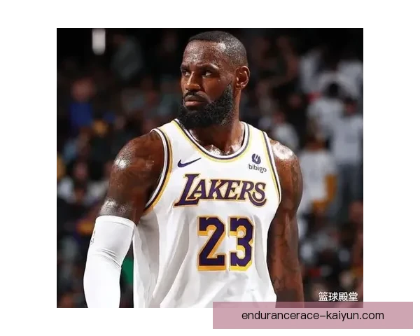 詹姆斯边路突破表现稳健，持续提升进攻威胁